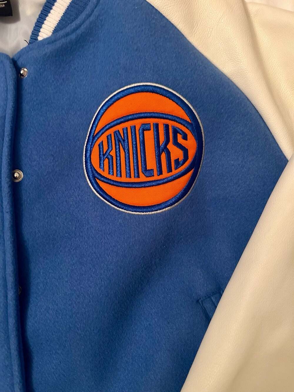 Women’s crop New York Knicks Varsity Jacket size 1X - Picture 2 of 4